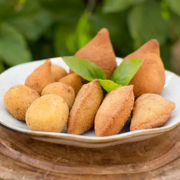 Coxinhas e salgadinhos sem glúten tamanho festa